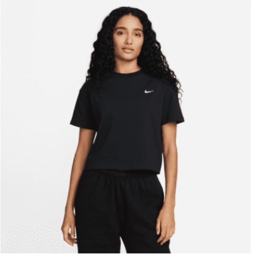 Nike Solo swoosh cropped tee